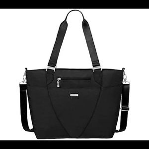 Baggallini Avenue tote in black